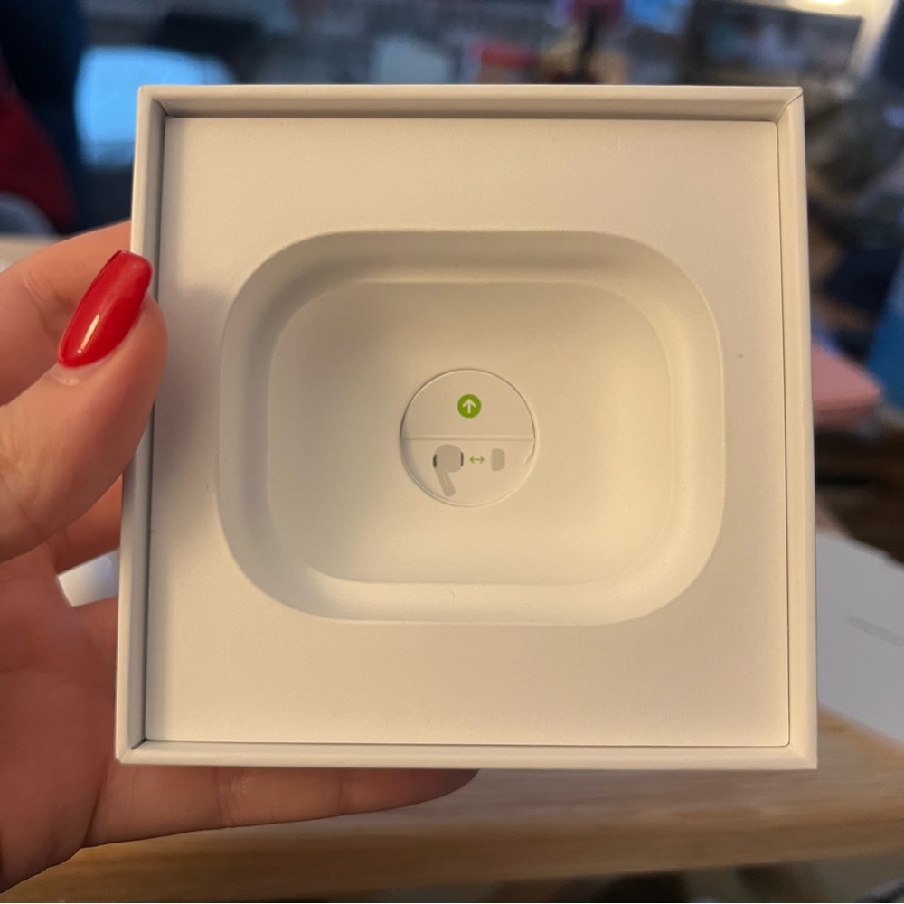 Apple AirPods Pro (1st Generation) - Picture 6 of 11